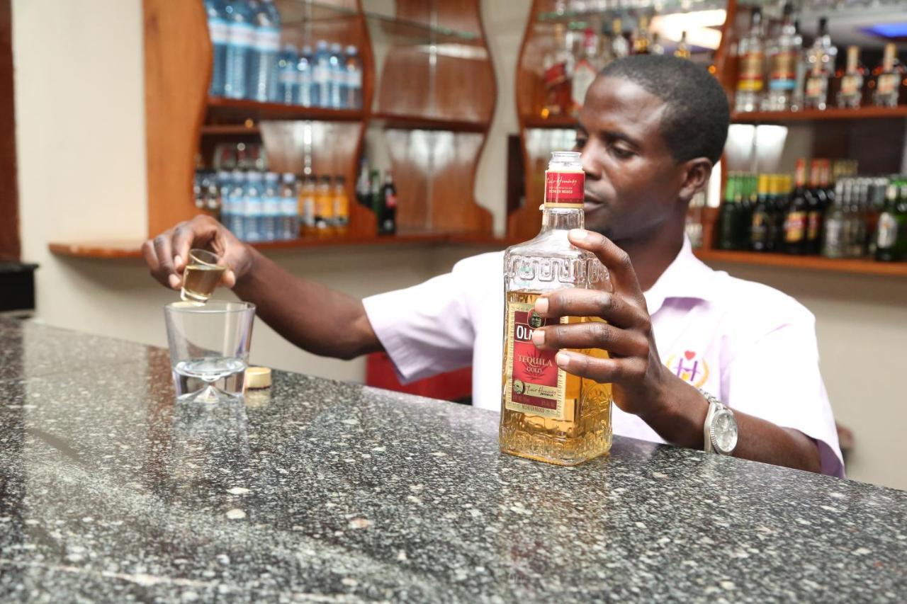 Harts Motel Kampala Ngoại thất bức ảnh