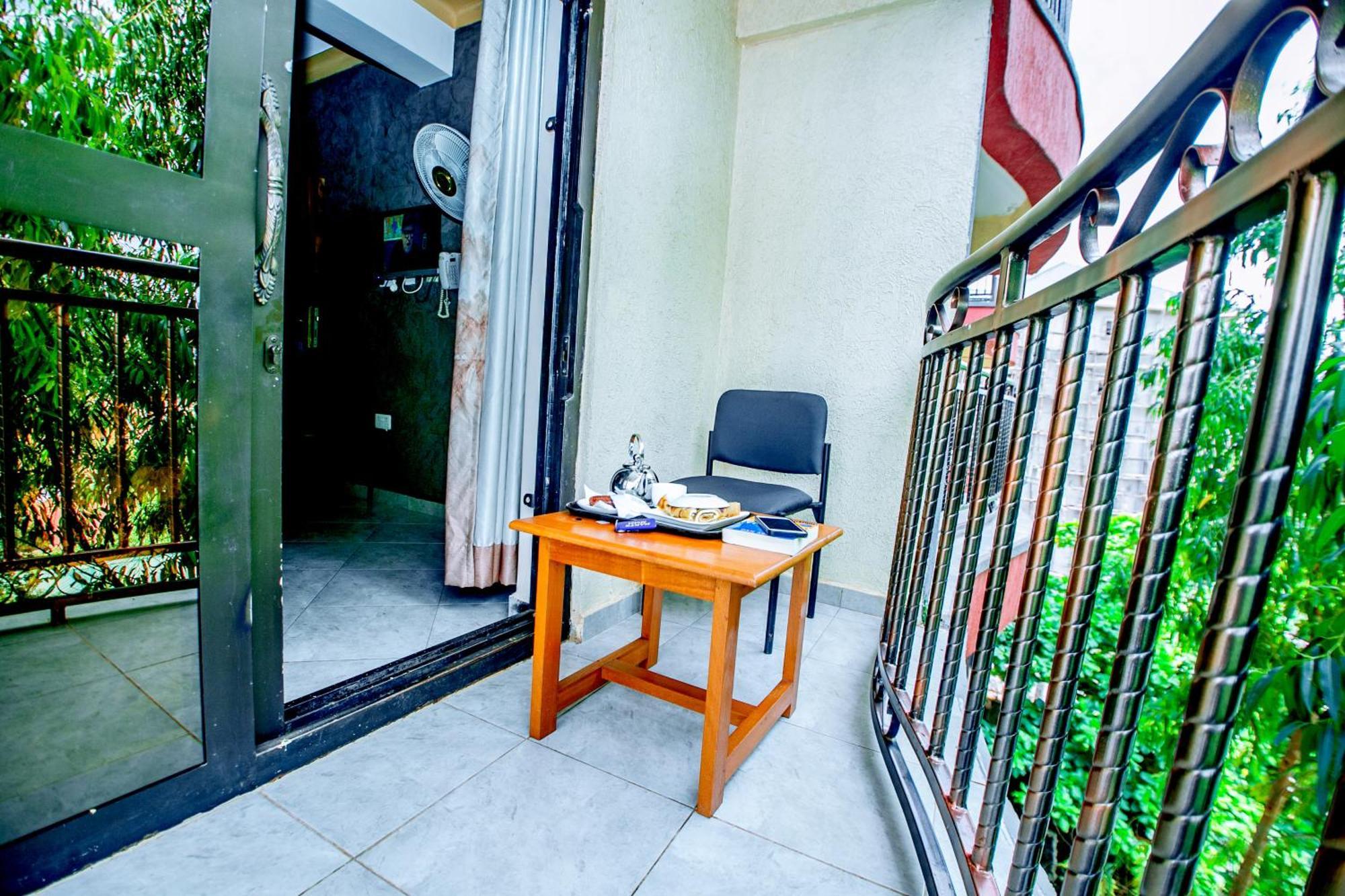 Harts Motel Kampala Ngoại thất bức ảnh